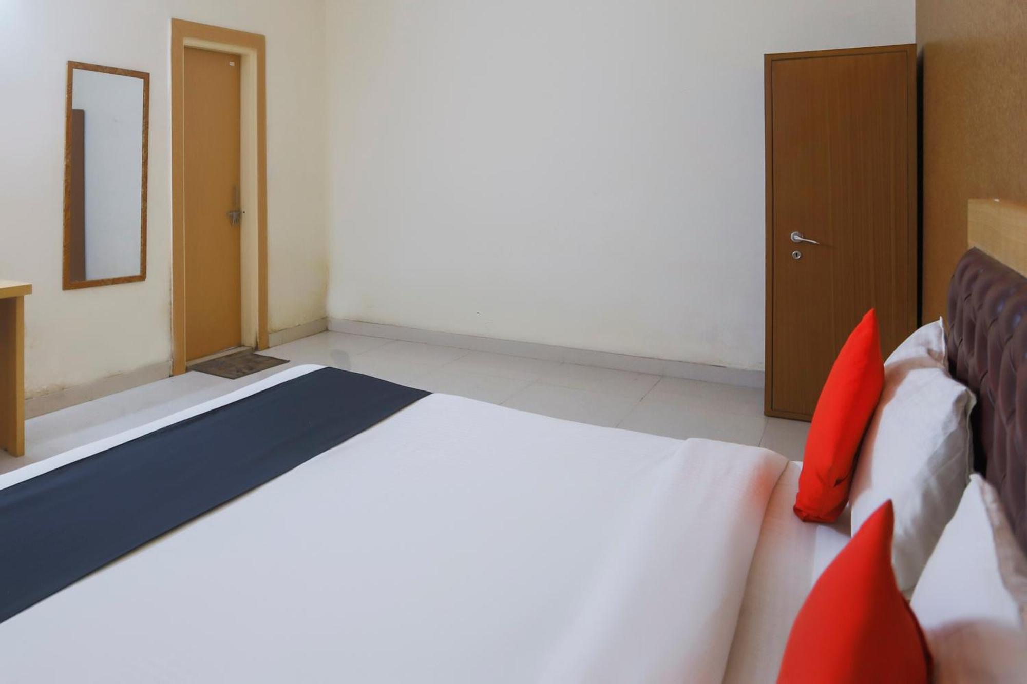 Hotel Capital O 46636 Diamond Imperial Noida Esterno foto