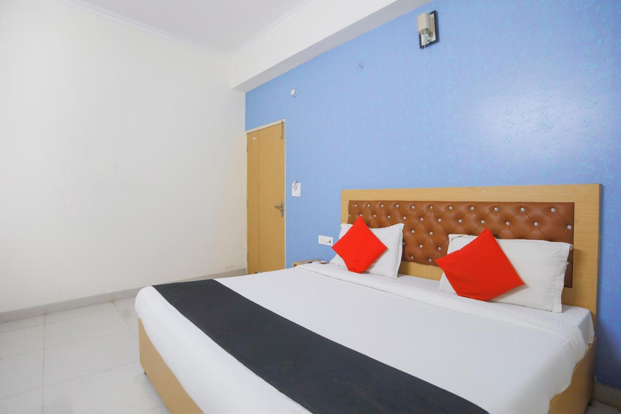 Hotel Capital O 46636 Diamond Imperial Noida Esterno foto