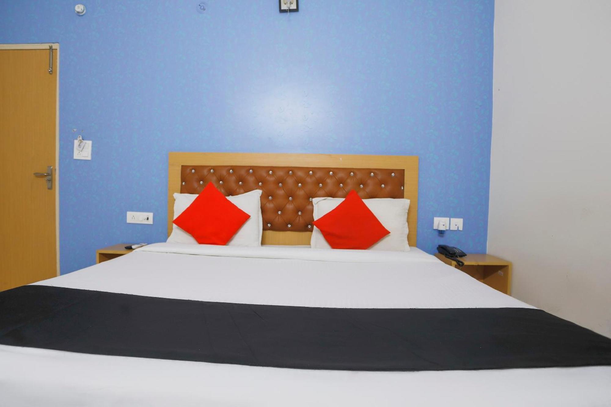 Hotel Capital O 46636 Diamond Imperial Noida Esterno foto